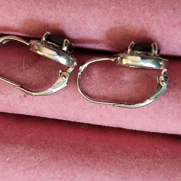 Black Spinel leverback earrings - Picture 3 of 4